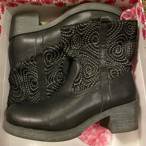 Black Wanted Boots, never worn. Comes with box.